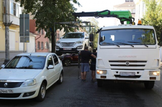 В Воронеже продолжается эвакуация машин с закрытыми знаками или совсем без них