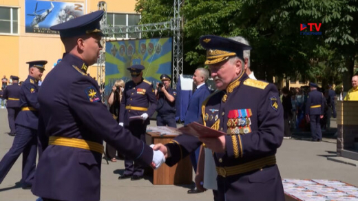 Выпускники Воронежской военно-воздушной академии торжественно приняли присягу
