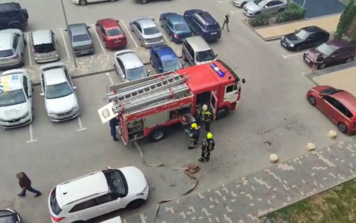 Воронежцы показали работу пожарных в загоревшейся 25-этажке