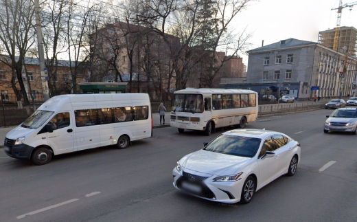 Автобус задымился на ходу в Воронеже