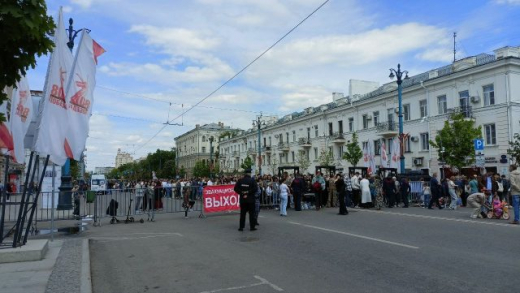 Очереди у рамок металлодетекторов центре Воронеже 9 мая
