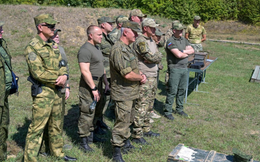 С генеральскими погонами и наградным пистолетом зампред воронежского облправительства посетил мобилизационный сбор