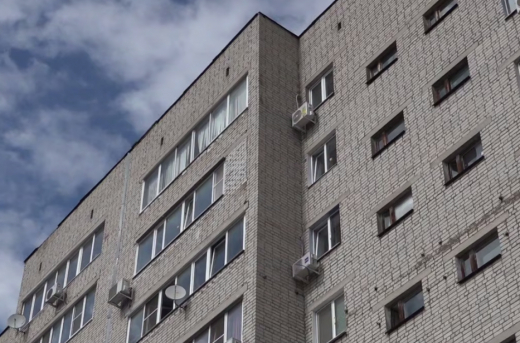 Пенсионер пытался сброситься из окна 9-го этажа в Нововоронеже из-за галлюцинаций