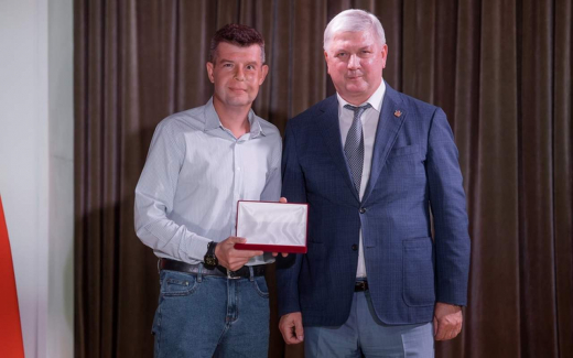 Губернатор Александр Гусев вручил государственные награды в воронежской усадьбе