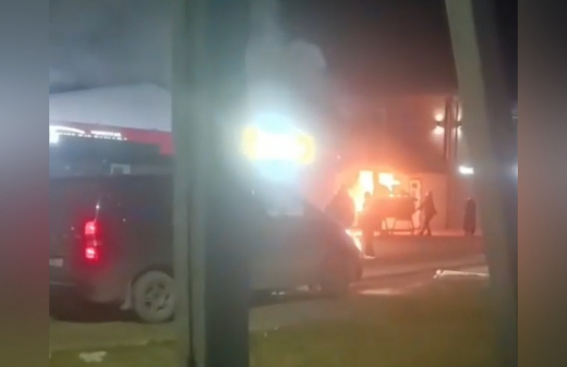 Под Воронежем загорелось уличное кафе: пожар сняли на видео