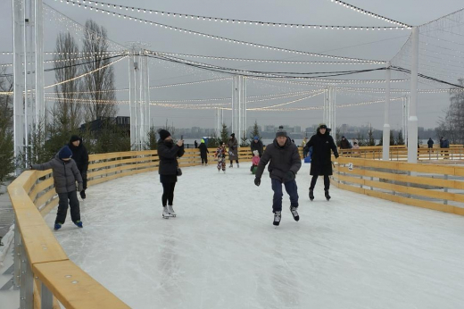 Каток на Адмиралтейке и площадь Ленина закрыли из-за атаки беспилотников