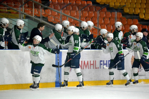 Хоккеисты из Боброва одержали первые победы в Молодёжной лиге