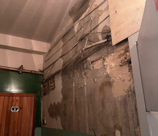 После дождей в воронежской девятиэтажке вода полилась из щитков
