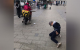 «Накричал, обматерил и уехал»: в центре Воронежа курьер на мотовелосипеде сбил подростка