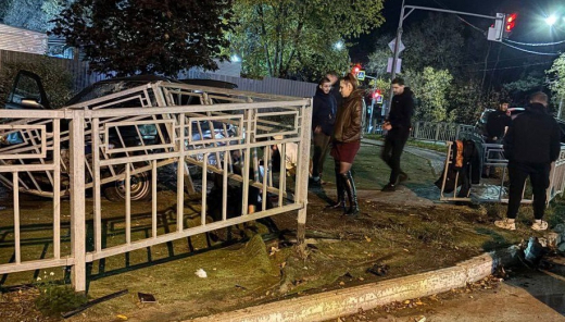 Два юных гонщика разнесли ограждение на левом берегу Воронежа