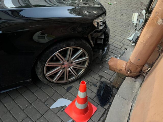 Иномарка сбила двух пешеходов на улице Никитинской в Воронеже