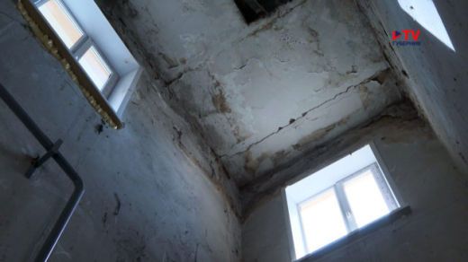 В Воронеже у отремонтированного здания с «домиком Карлсона» рушится потолок