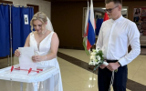 После ЗАГСа сразу в участок: необычная пара проголосовала на воронежских выборах