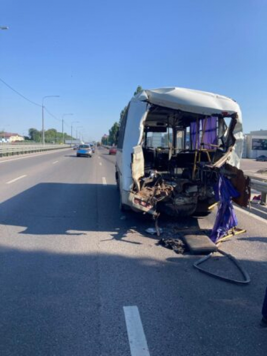 Под Воронежем грузовик сбил автобус с рабочими: пострадали 15 человек