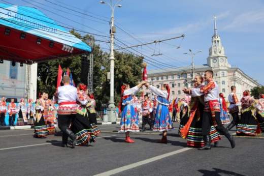 Ансамбль Александрова, городская зарядка и уличный спектакль: появилась программа Дня города в Воронеже