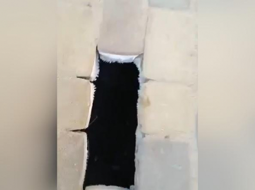 «Портал в никуда»: воронежцы сняли на видео дыру на тротуаре