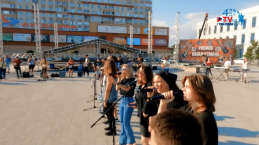 Участники рокмоба под Воронежем исполнили песни «Небо славян» и «Трава у дома»