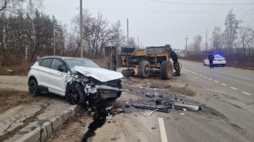 Под Воронежем иномарка врезалась в экскаватор: есть пострадавший