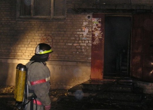Спасатели эвакуировали 10 человек из горящей пятиэтажки в Воронеже