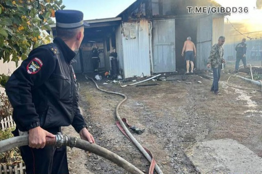 Полицейские помогли избежать жертв при пожаре в воронежском райцентре