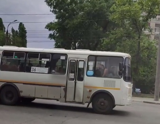 В Воронеже оштрафовали водителя маршрутки, который перегородил дорогу