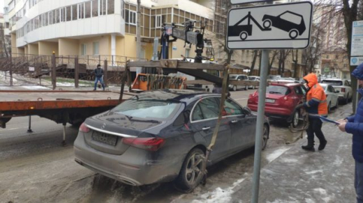 В Воронеже за день эвакуировали 17 машин с закрытыми номерами