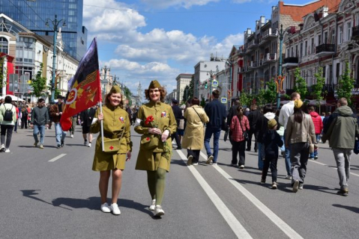Парад Победы и массовые гуляния в Воронеже показали на фото