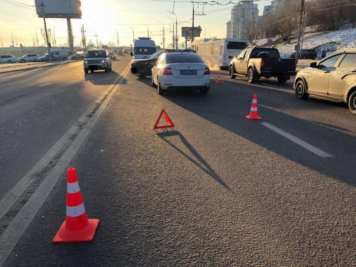 Женщина и 4-летний ребёнок пострадали при столкновении иномарки с автобусом в центре Воронежа
